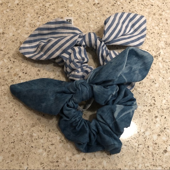 $2/15 American Eagle Bow Scrunchies - Picture 2 of 2